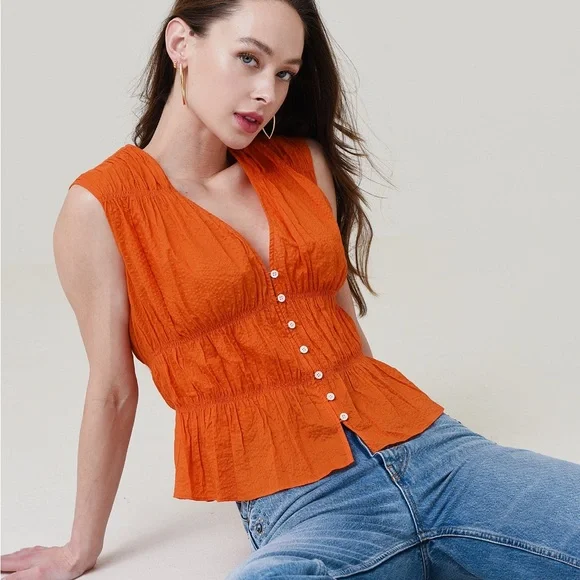 FRAME Ruched Cotton V-Neck Sleeveless Blouse - Picture 2 of 8